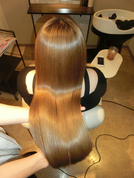 大宮にある美容室・美容院「Bloom hair（ブルームヘア）」のヘアスタイル「M3D　ピコカラートリートメントベージュ系　ハイトーン」